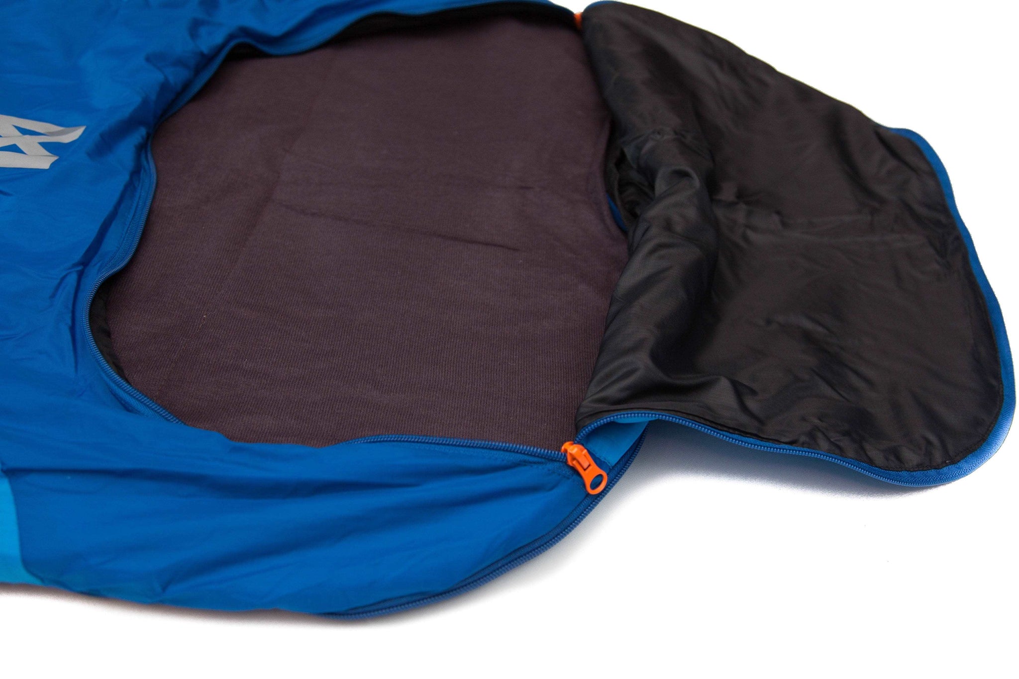 Close up picture of the Ly Sleeping Bag area open for the dog's head